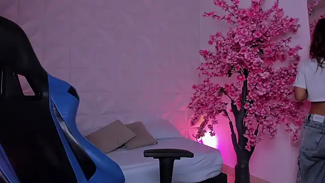 cora 22 online show from March 17, 1:14 pm