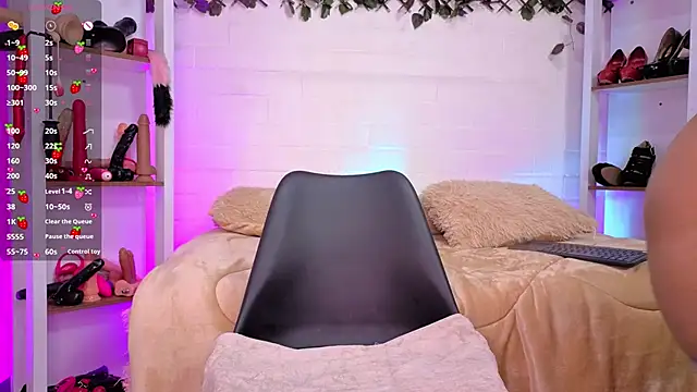 louise nails online show from July 12, 4:53 pm