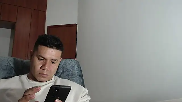 Snapshot of alessandromancini92 chatting on November 7, 1:49 am alessandromancini92 online show from November 7, 1:49 am