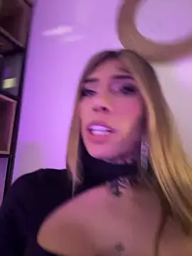 caroline cossei online show from December 22, 9:55 am