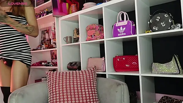 caroline cossei online show from March 9, 2:07 am