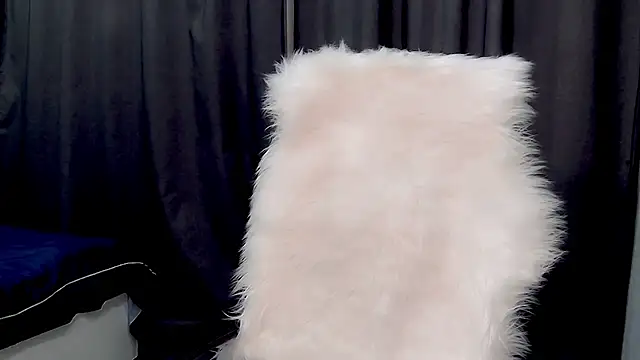 Snapshot of QueenOfUrKink chatting on January 18, 12:35 am QueenOfUrKink online show from January 18, 12:35 am