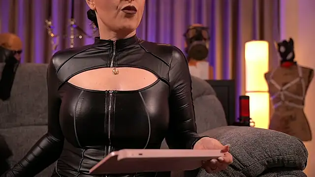 Snapshot of kelly_kent chatting on December 4, 3:15 am kelly kent online show from December 4, 3:15 am