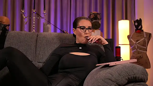 Snapshot of kelly_kent chatting on December 7, 1:14 am kelly kent online show from December 7, 1:14 am