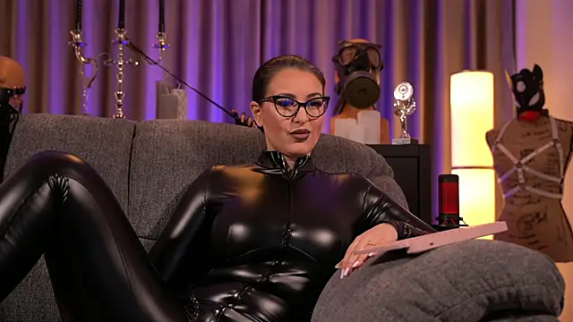 Snapshot of kelly_kent chatting on December 8, 12:18 am kelly kent online show from December 8, 12:18 am