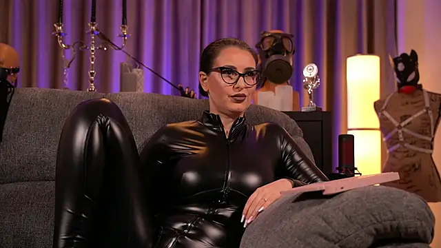 Snapshot of kelly_kent chatting on December 8, 3:21 am kelly kent online show from December 8, 3:21 am