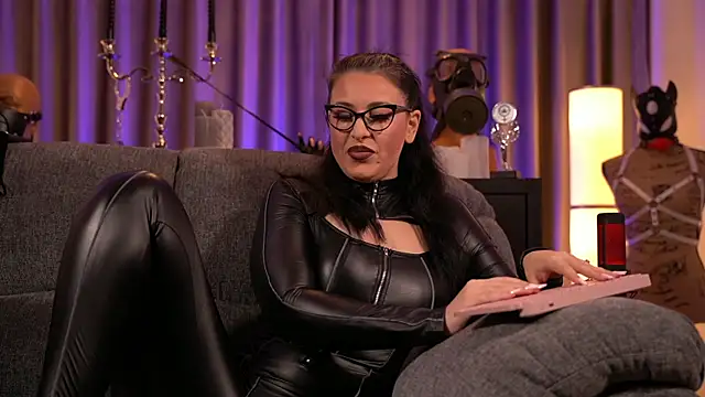 Snapshot of kelly_kent chatting on December 11, 1:47 am kelly kent online show from December 11, 1:47 am