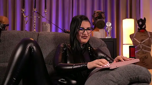 Snapshot of kelly_kent chatting on December 13, 2:10 am kelly kent online show from December 13, 2:10 am