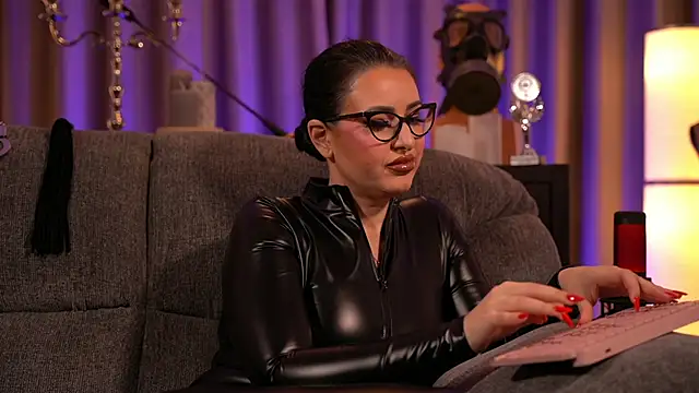 Snapshot of kelly_kent chatting on January 28, 2:11 am kelly kent online show from January 28, 2:11 am