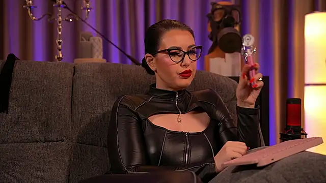 Snapshot of kelly_kent chatting on February 3, 3:31 am kelly kent online show from February 3, 3:31 am