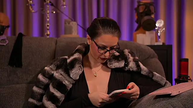 Snapshot of kelly_kent chatting on February 8, 3:19 am kelly kent online show from February 8, 3:19 am