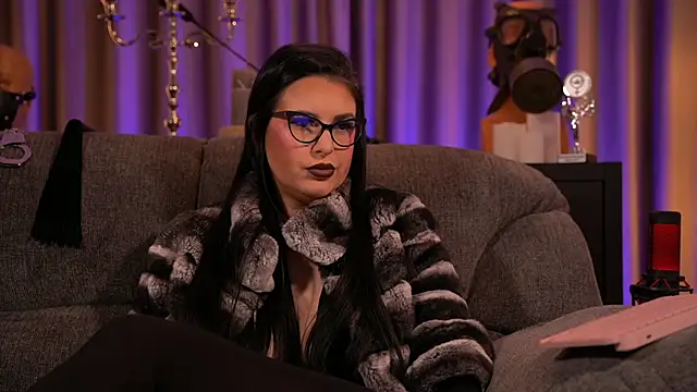 Snapshot of kelly_kent chatting on February 10, 2:08 am kelly kent online show from February 10, 2:08 am