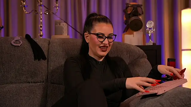 Snapshot of kelly_kent chatting on February 13, 10:44 am kelly kent online show from February 13, 10:44 am