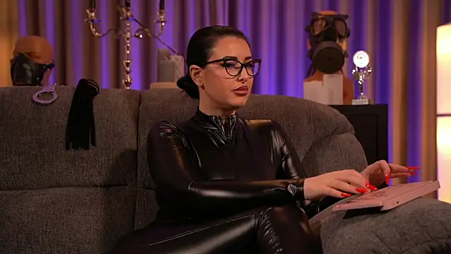 Snapshot of kelly_kent chatting on March 1, 2:15 am kelly kent online show from March 1, 2:15 am