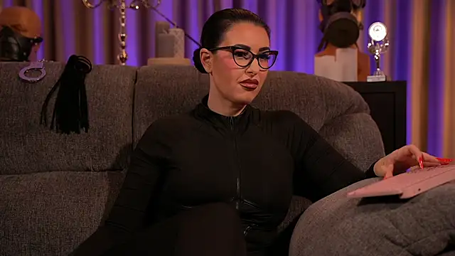 Snapshot of kelly_kent chatting on March 3, 1:42 am kelly kent online show from March 3, 1:42 am