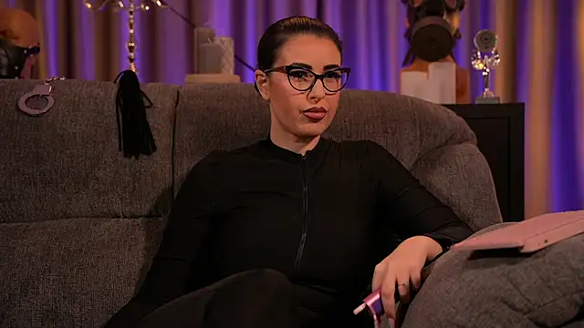 Snapshot of kelly_kent chatting on March 7, 1:20 am kelly kent online show from March 7, 1:20 am