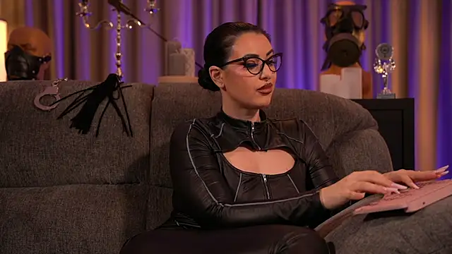 Snapshot of kelly_kent chatting on March 9, 6:28 am kelly kent online show from March 9, 6:28 am