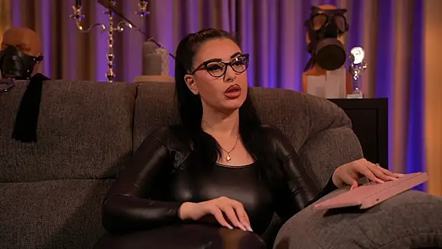 Snapshot of kelly_kent chatting on March 22, 2:37 am kelly kent online show from March 22, 2:37 am