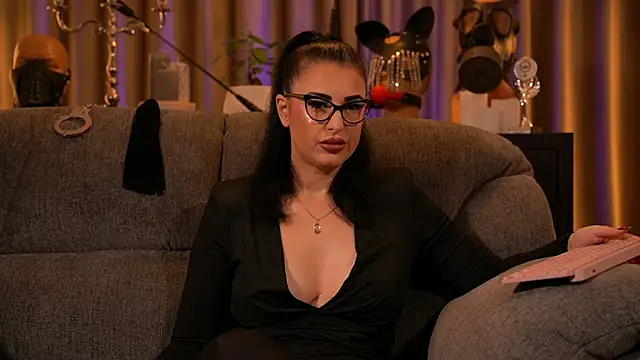 Snapshot of kelly_kent chatting on October 6, 12:08 am kelly kent online show from October 6, 12:08 am