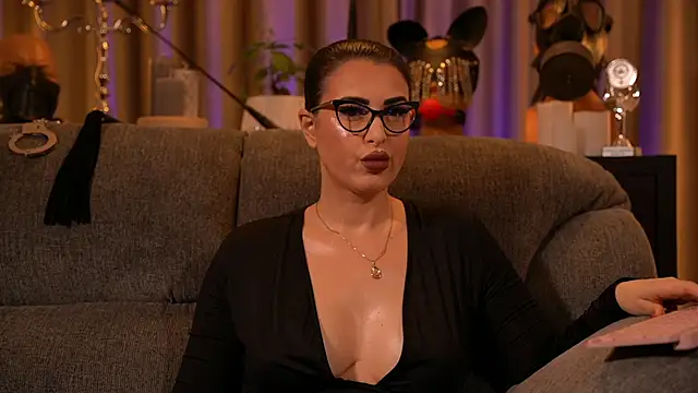 Snapshot of kelly_kent chatting on November 3, 12:24 am kelly kent online show from November 3, 12:24 am