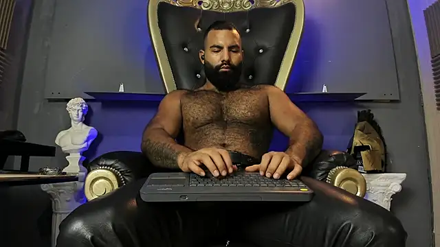 Snapshot of BeardAndrew chatting on May 1, 4:50 am BeardAndrew online show from May 1, 4:50 am