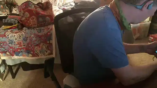 Snapshot of MormonPineapples chatting on October 19, 4:02 am MormonPineapples online show from October 19, 4:02 am