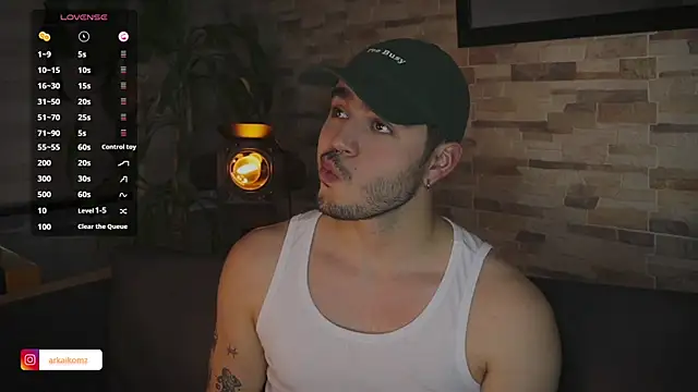 Snapshot of Arkaikomz chatting on February 1, 11:16 pm Arkaikomz online show from February 1, 11:16 pm