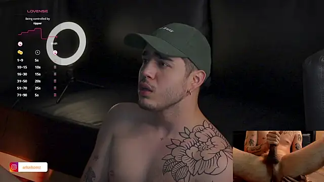 Snapshot of Arkaikomz chatting on February 28, 3:04 am Arkaikomz online show from February 28, 3:04 am