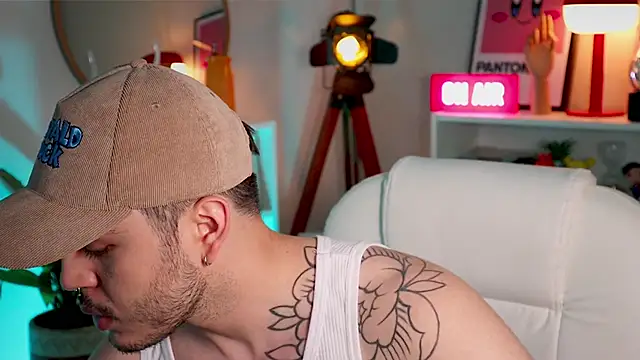 Snapshot of Arkaikomz chatting on October 13, 11:49 pm Arkaikomz online show from October 13, 11:49 pm