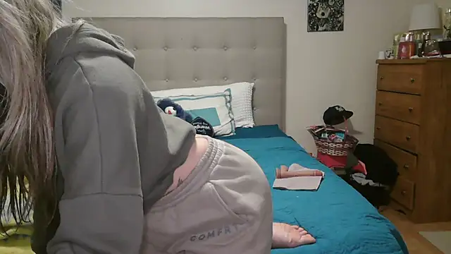 Heyitsmee33 online show from April 13, 10:21 am