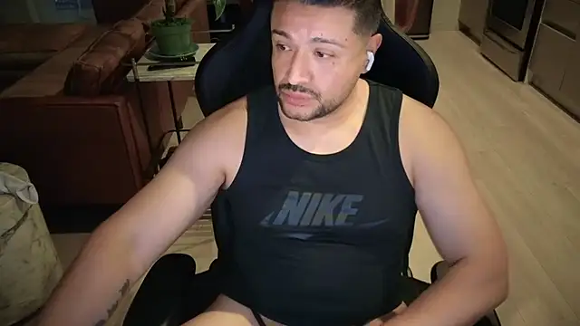 HungandThickLatin online show from October 11, 1:49 am