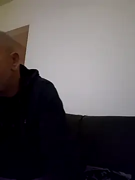 Snapshot of cuci45 chatting on February 8, 10:13 pm cuci45 online show from February 8, 10:13 pm