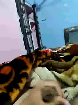 Snapshot of Deshilund9 chatting on January 6, 12:37 am Deshilund9 online show from January 6, 12:37 am