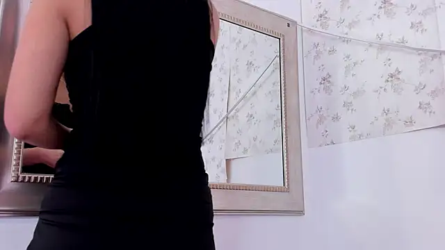Snapshot of Helenn_monroy1 chatting on May 28, 4:04 pm Helenn monroy1 online show from May 28, 4:04 pm