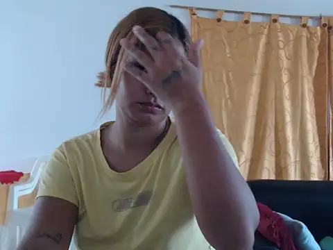 Snapshot of kiara_red4 chatting on June 12, 1:32 pm kiara red4 online show from June 12, 1:32 pm