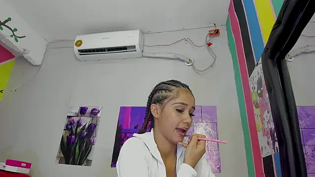 MarianaManzur online show from March 8, 8:25 pm