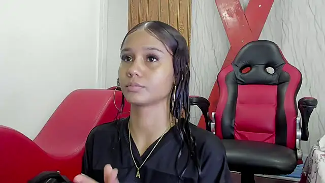 MarianaManzur online show from February 5, 4:44 pm