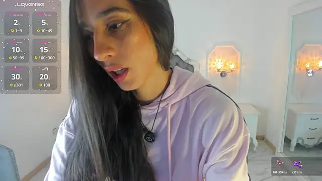 Snapshot of Valentina_Ross_ chatting on May 9, 11:37 am Valentina Ross online show from May 9, 11:37 am