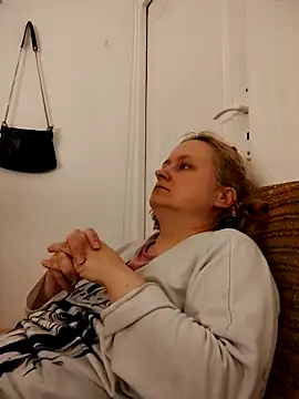 She-devilx online show from April 27, 8:18 pm