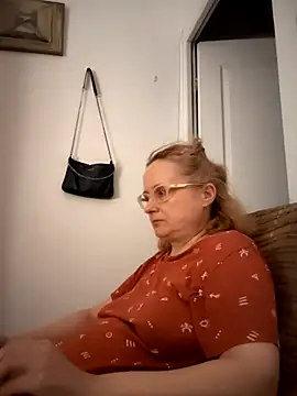 Snapshot of She-devilx chatting on June 26, 12:15 am She-devilx online show from June 26, 12:15 am