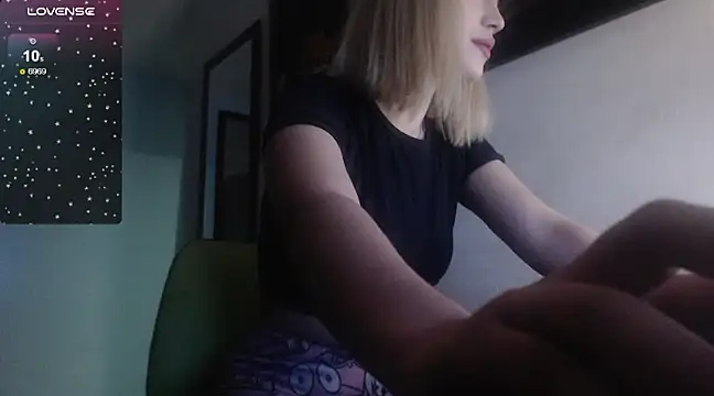 Snapshot of Sophi-tayson chatting on December 3, 1:19 am Sophi-tayson online show from December 3, 1:19 am