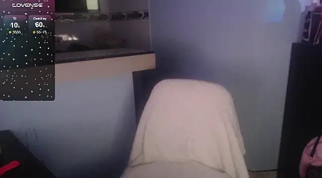 Snapshot of Sophi-tayson chatting on December 13, 2:21 am Sophi-tayson online show from December 13, 2:21 am