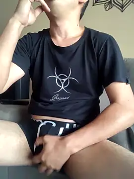 Snapshot of LuqenZo chatting on April 11, 7:07 pm LuqenZo online show from April 11, 7:07 pm
