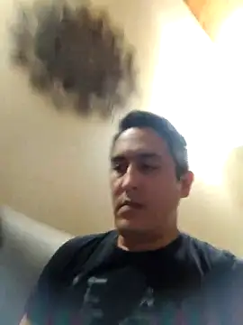 Snapshot of LuqenZo chatting on April 16, 10:23 pm LuqenZo online show from April 16, 10:23 pm