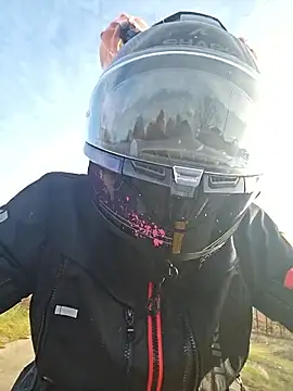 SARAHARD online show from December 17, 1:39 pm