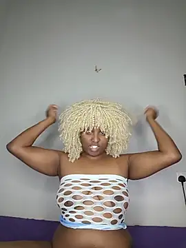 Snapshot of queen_mendyz chatting on June 1, 10:00 pm queen mendyz online show from June 1, 10:00 pm