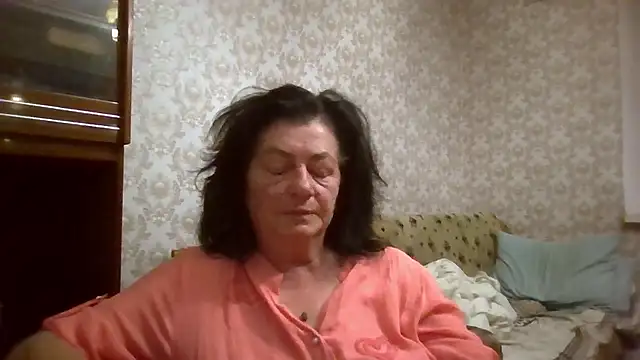 Snapshot of GypsiQueen2 chatting on June 27, 12:37 am GypsiQueen2 online show from June 27, 12:37 am