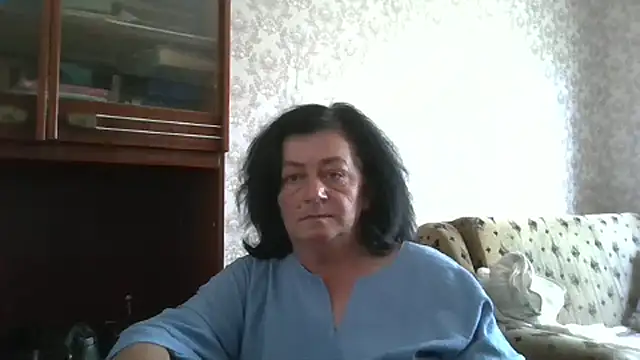 Snapshot of GypsiQueen2 chatting on June 27, 12:22 pm GypsiQueen2 online show from June 27, 12:22 pm