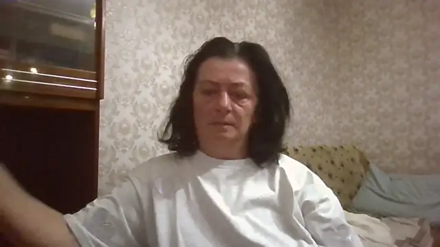 Snapshot of GypsiQueen2 chatting on June 28, 6:25 pm GypsiQueen2 online show from June 28, 6:25 pm