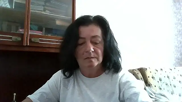 Snapshot of GypsiQueen2 chatting on June 29, 10:15 am GypsiQueen2 online show from June 29, 10:15 am